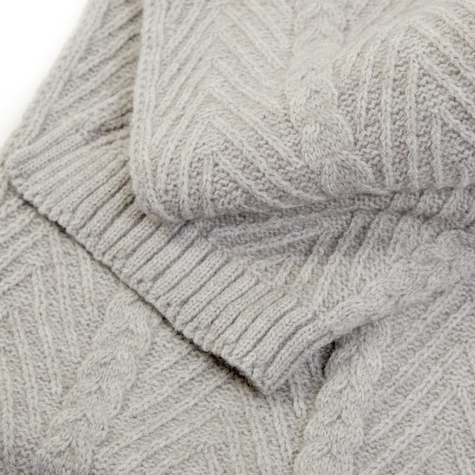 A La Mode Cable Knit Scarf