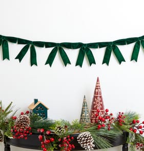 Winter Charm 1.8m Velvet Bow Christmas Garland - Green