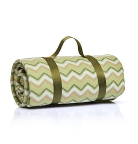 The Outdoor Edit Earthed Fleece Picnic Blanket - Zigzag Green