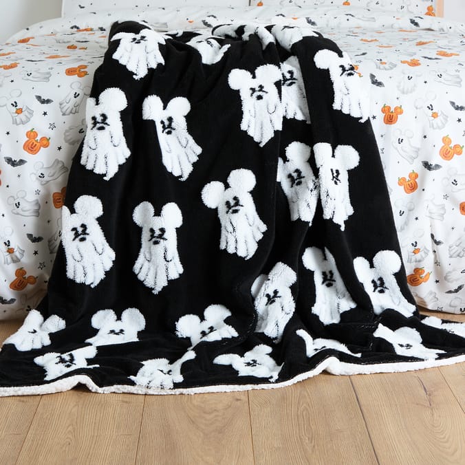 Mickey And Friends Halloween Tufted Throw