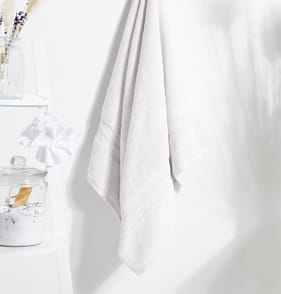  Home Collections White Luxury Bath Towel