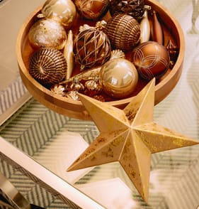 Winter Luxe Gold Star Hanging Decoration
