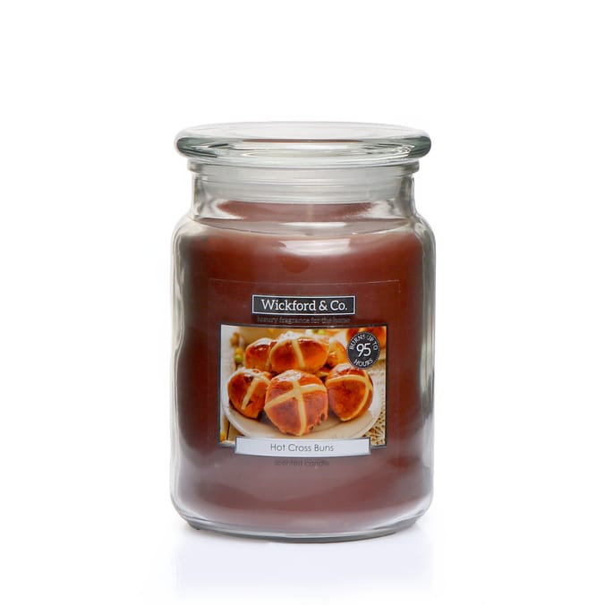Wickford & Co Scented Candle 18oz Hot Cross Buns
