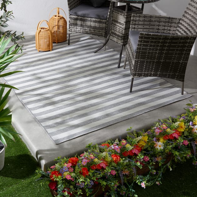 Jardin Outdoor Woven Rug 160 x 230cm - Large Stripe | Home Bargains