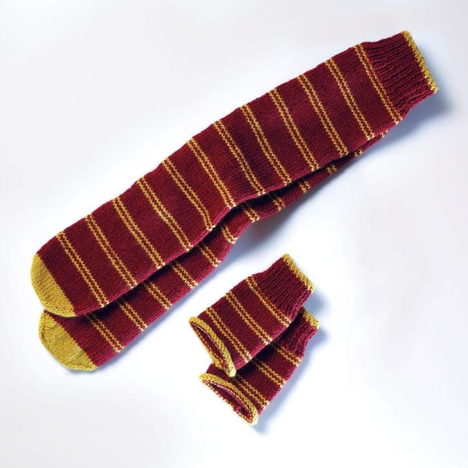 Harry Potter Gryffindor Slouch Socks & Mittens Kit