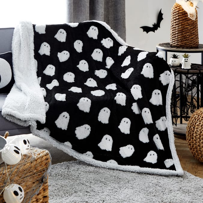 Haunted House Ghost Tufted Throw