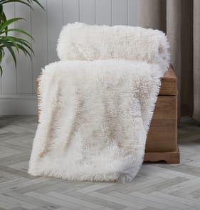 The Winter Warmer Collection Wren Faux Fur Throw - Cream 