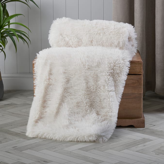 The Winter Warmer Collection Wren Faux Fur Throw Cream