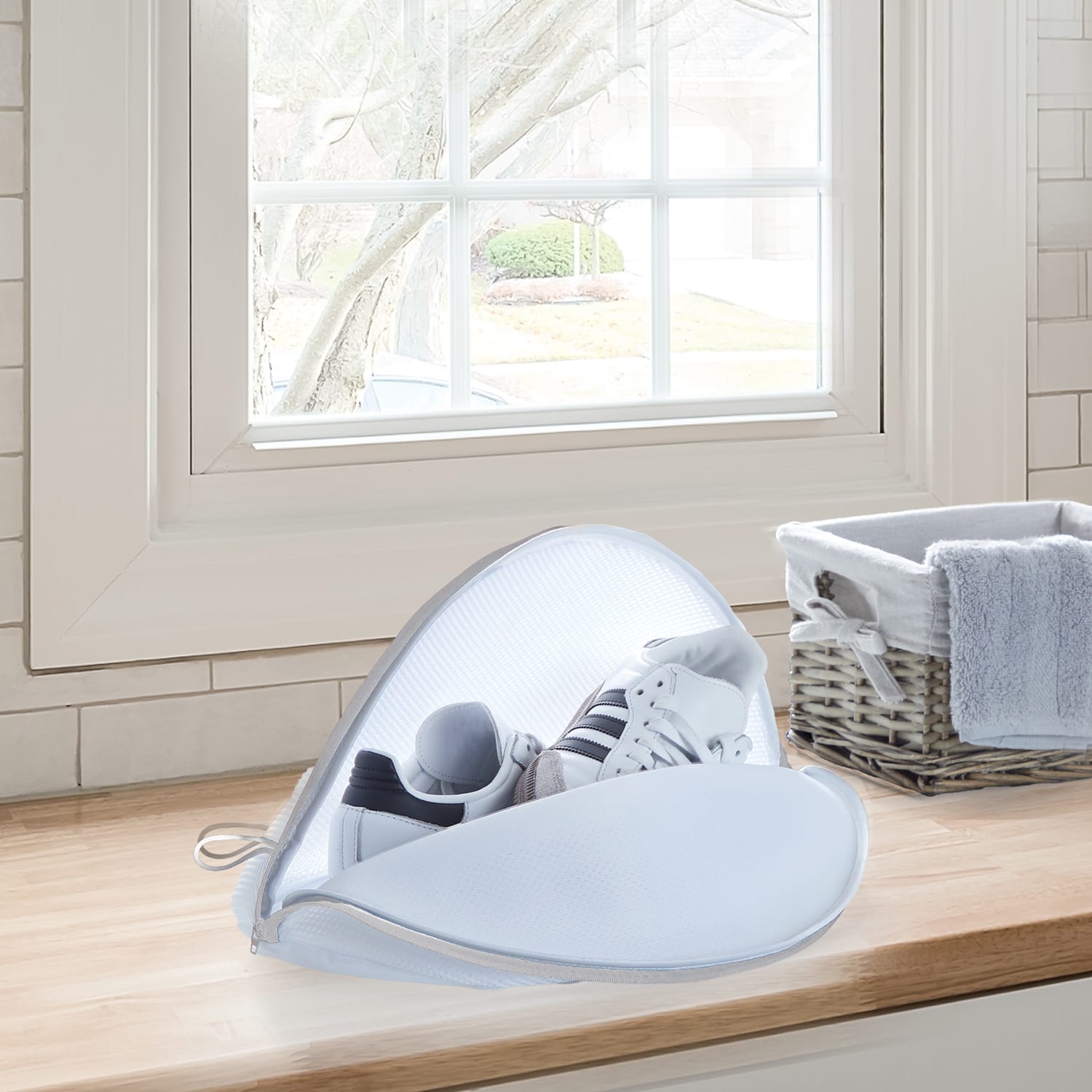 Utility Mesh Trainer Wash Bag | Home Bargains