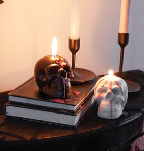 Hallow Scream Bleeding Skull Unscented Candle