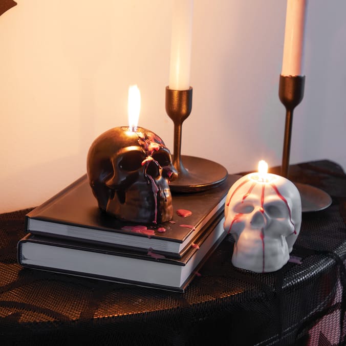 Hallow Scream Bleeding Skull Unscented Candle