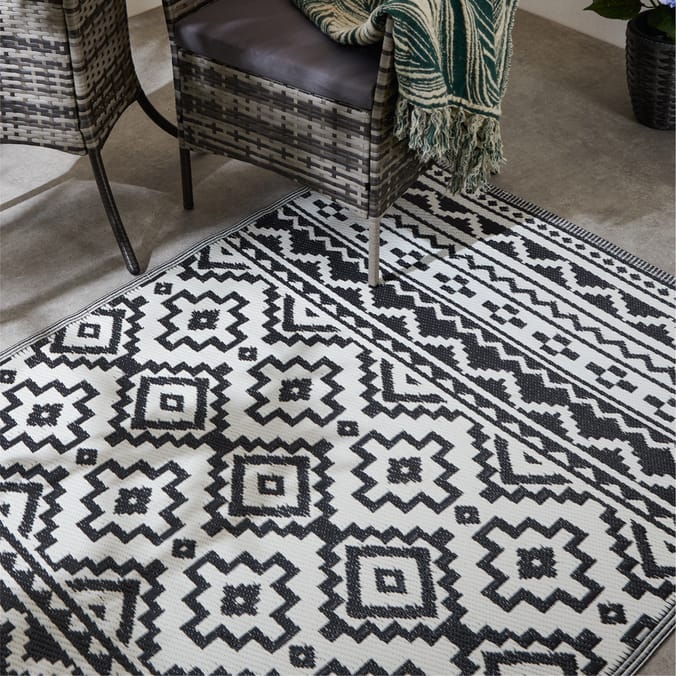 The Outdoor Living Collection Garden Rug 120 x 180cm - Black Aztec