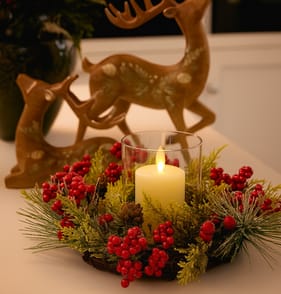 Festive Feeling Glass Hurricane In Wreath - Red