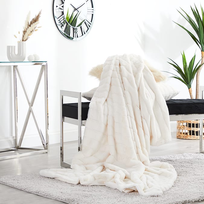 Home bargains discount throws