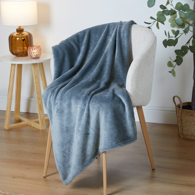 Home Collections Ultra Soft Throw - Blue