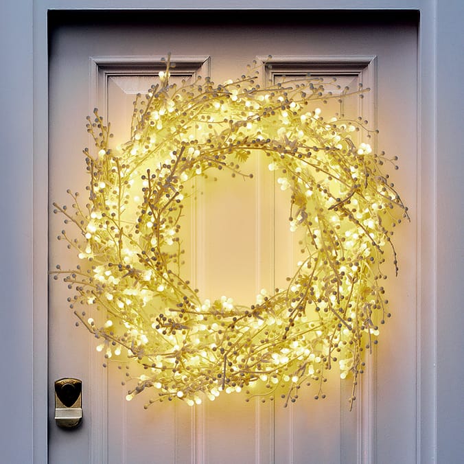 Prestige 600 LED Winter Berry Wreath