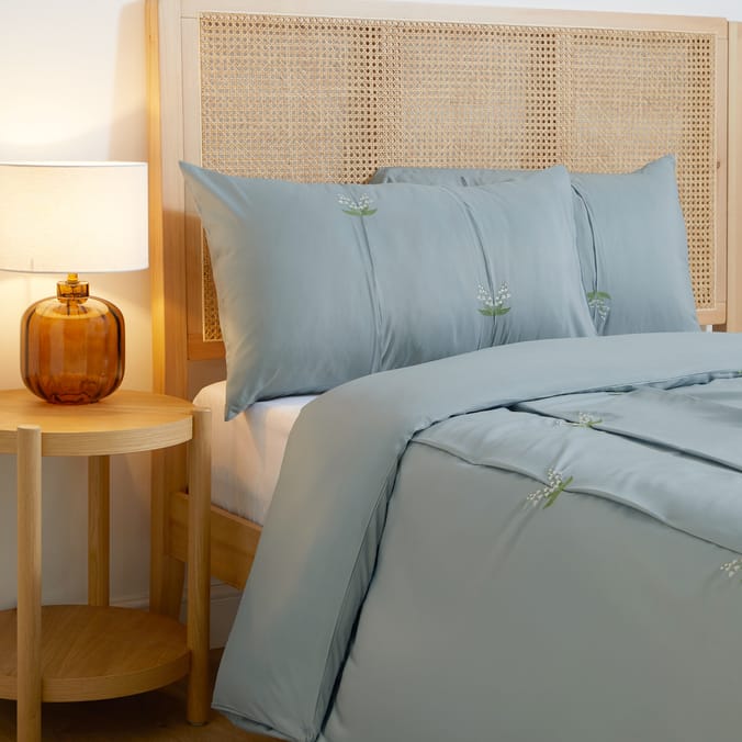 Home Collections Lily Of The Valley Duvet Set - Double