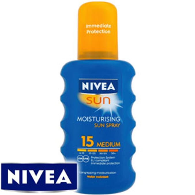 Nivea 200ml Moisturising Sun Spray SPF15 Home Bargains