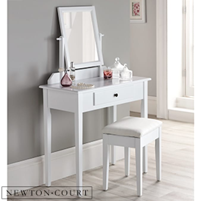 Newton Court Dressing Table Set bedroom vanity set shaker style