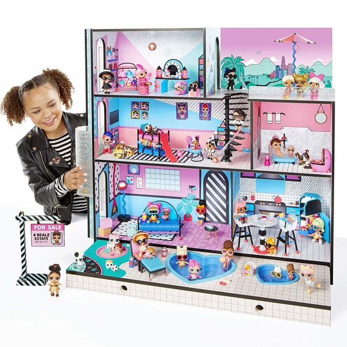 LOL Surprise Wooden Doll House with Exclusive Family 85