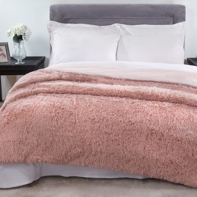 Sleepdown Luxury Long Pile Faux Fur Throw: Blush Pink