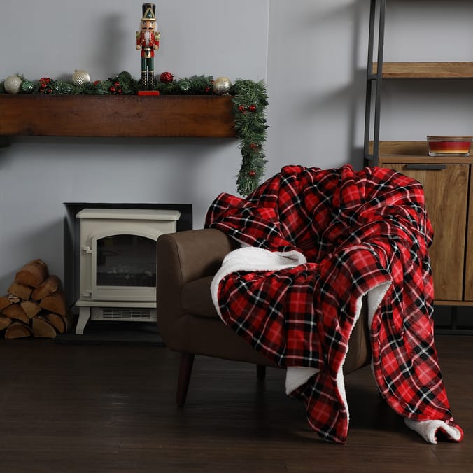 Noel Sherpa Throw Red Tartan blankets comfortable cosy christmas xmas red checkered 10127407 Home Bargains